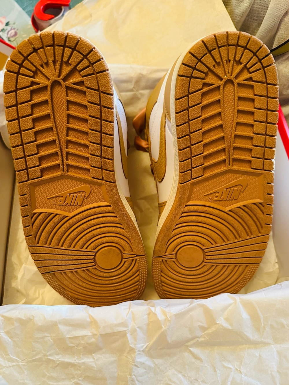 AJ1 Retro High-Praline Brown/White - Picture 3 of 3